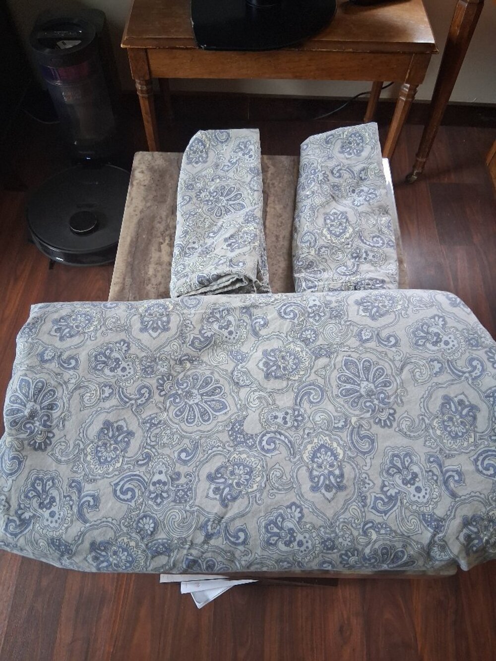 Tommy Hilfiger Grey Background Blue Accents F/Q REVERSE Duvet Cover Set + Drapes
